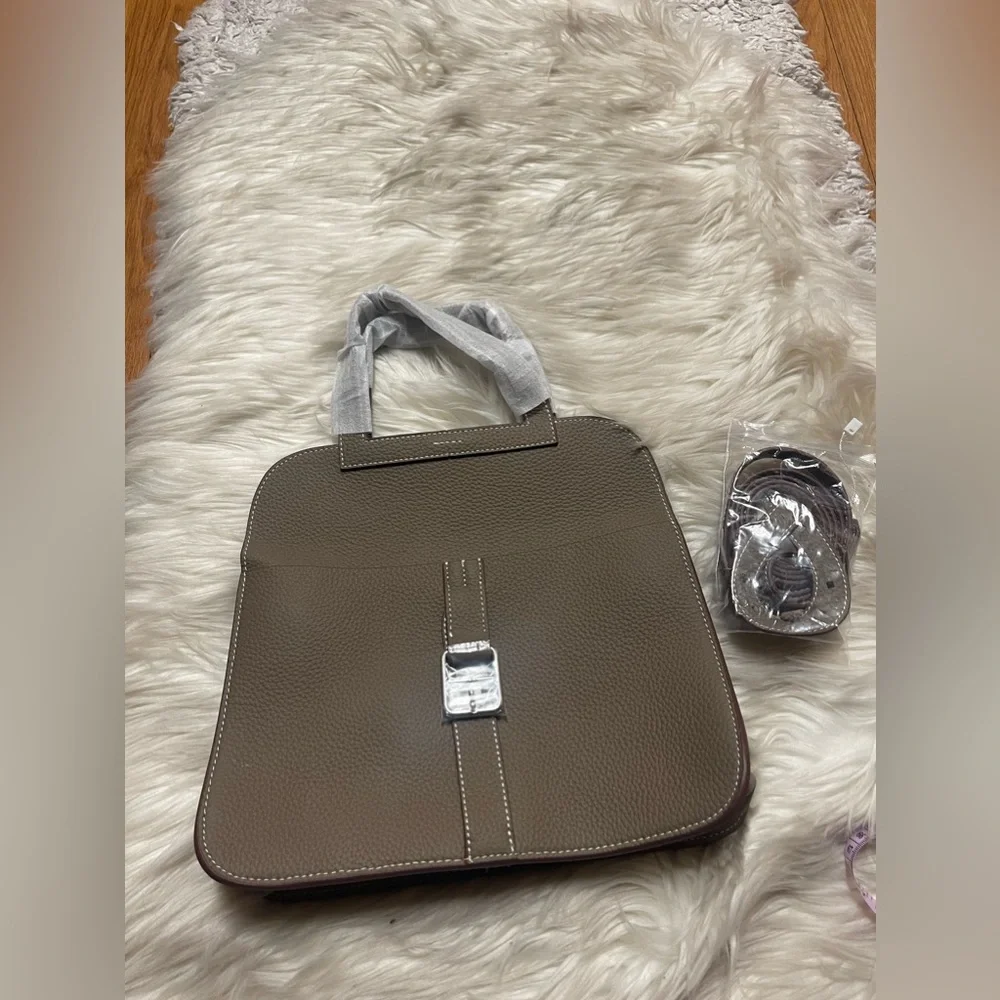 Etoupe Leather Hazlan style Crossbody  Bag - Picture 6 of 16